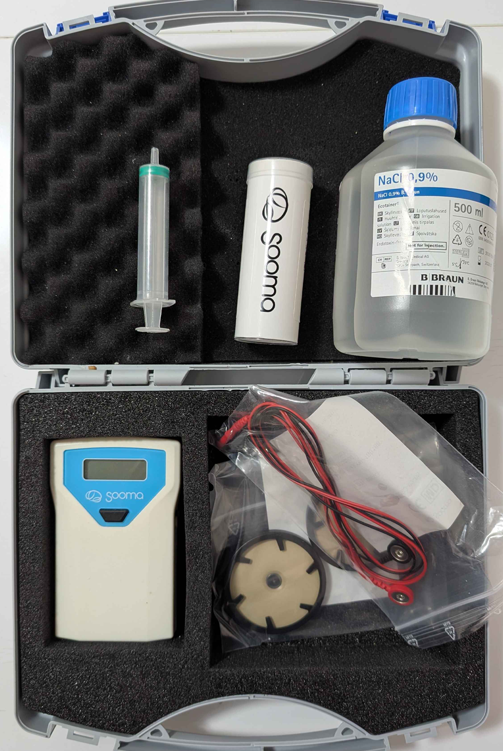 Väska med stimulator, elektroder och koksaltlösning